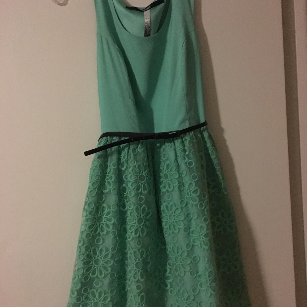 Teal Kensie dress with belt size M. - Picture 2 of 3